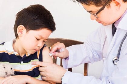 Dokter Periksa Diabetes Pada Anak