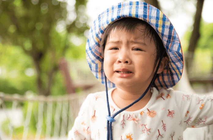 Saat Mengalami Heatstroke si Kecil Akan Rewel