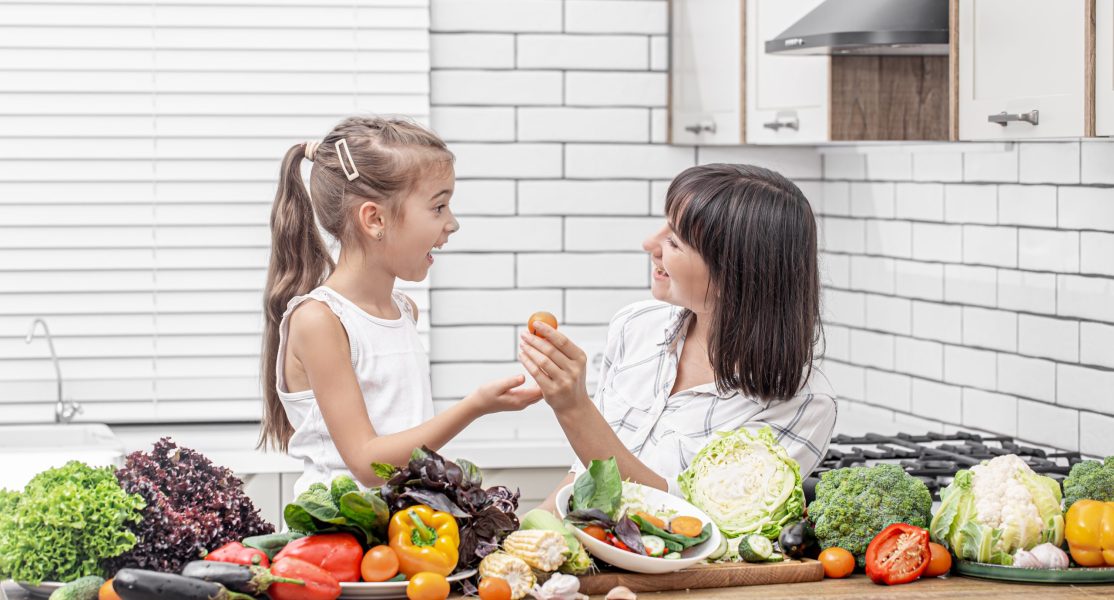 Tujuh nutrisi penting untuk anak aktif: zat besi, vitamin D, kalsium, omega-3, zinc, yodium, dan serat