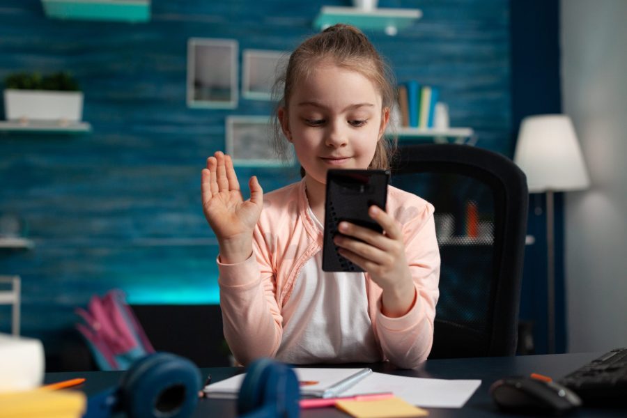 cara memahami ekspresi digital anak: konteks, emosi, keamanan, privasi, komunikasi