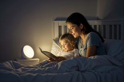 ibu dan anak melakukan stimulasi bahasa 10 menit sebelum tidur