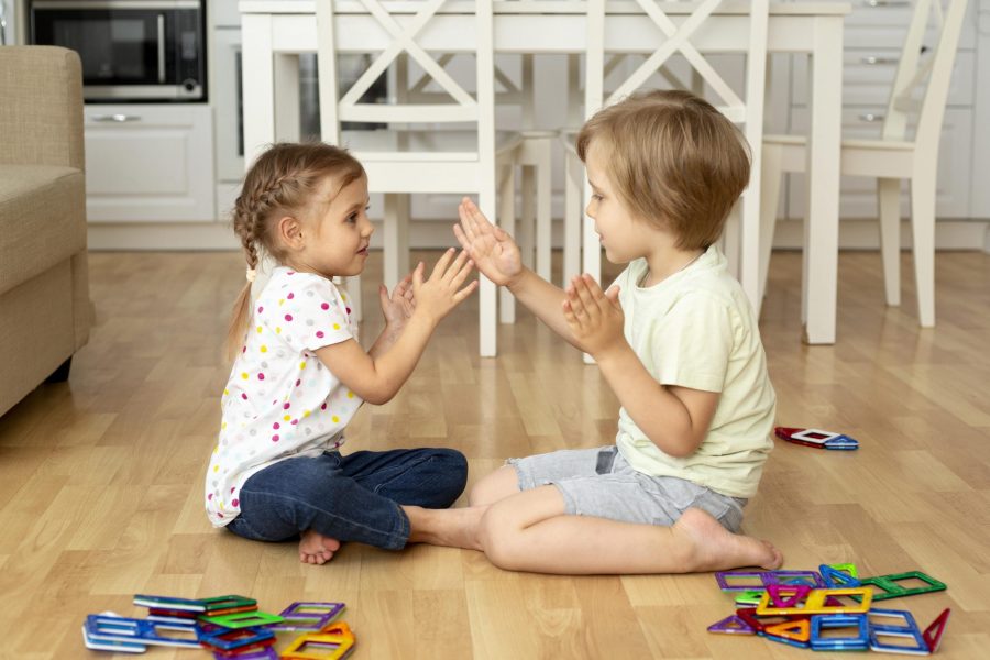 Tahapan kosakata dan komunikasi anak usia 2 hingga 5 tahun.