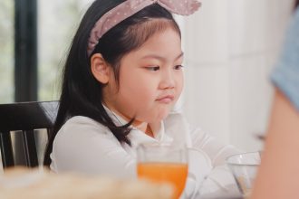 Ibu menghadapi GTM anak tanpa memaksa saat makan