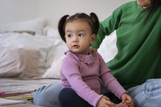 Red flag speech delay dan pola komunikasi anak yang perlu diamati