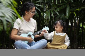 Anak memahami instruksi tetapi belum banyak bicara bersama ibu