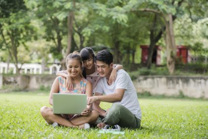 Trend parenting 2026 keluarga Indonesia menghabiskan waktu berkualitas bersama