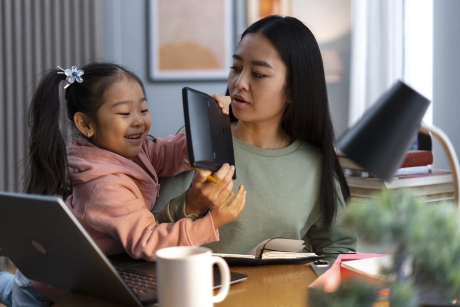 Parenting Gen Alpha di era digital 2026