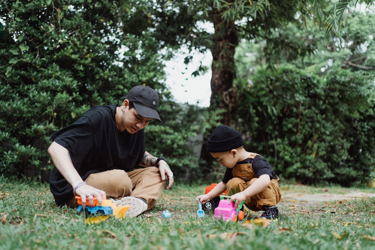 Manfaat aktivitas outdoor keluarga untuk motorik bahasa kognitif sensorik dan emosi anak
