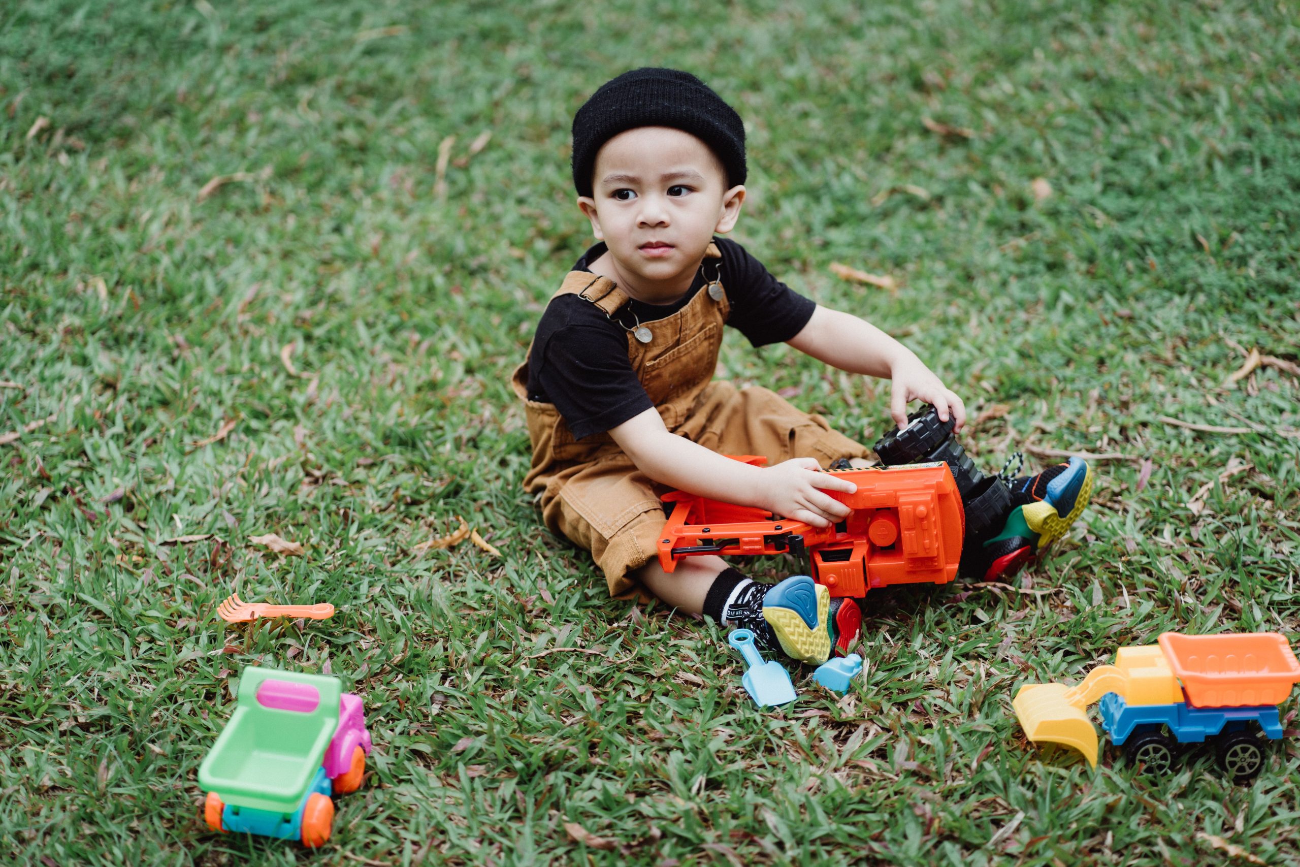 Manfaat aktivitas outdoor keluarga untuk motorik bahasa sensorik dan emosi anak
