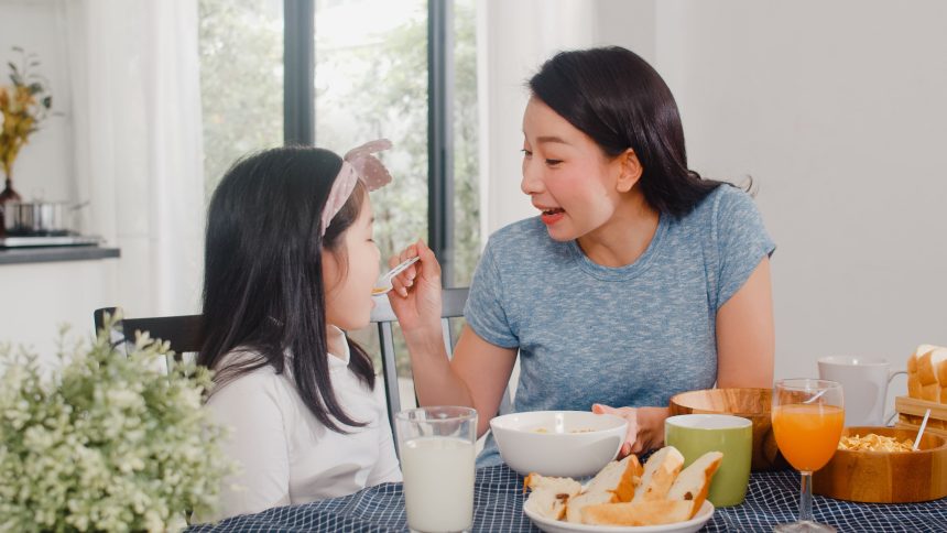 Ibu menjaga nutrisi saat anak GTM tanpa memaksa