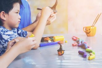 Sensory play di rumah untuk eksplorasi lima indra anak