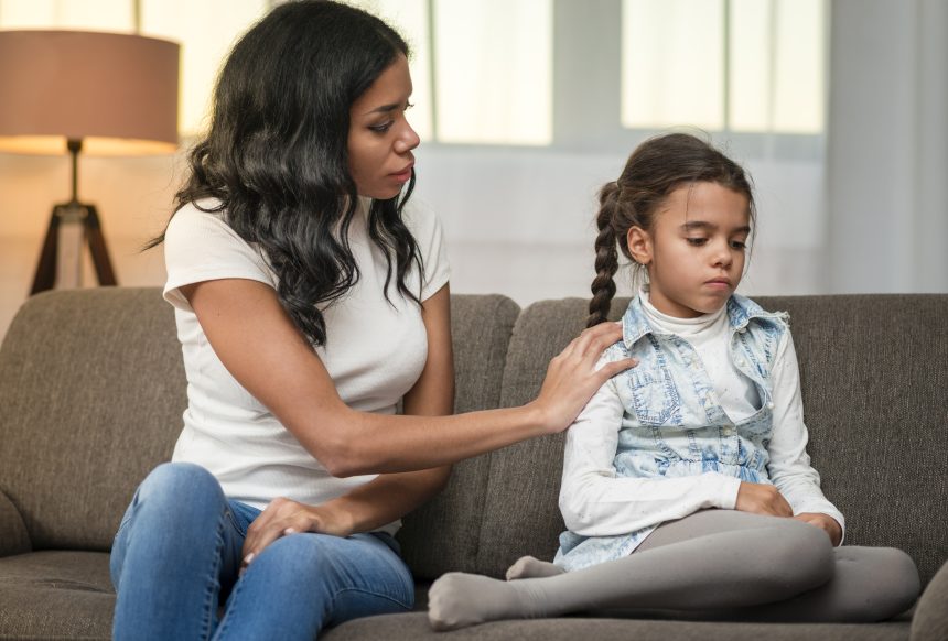 Anak diam saat memendam emosi dan ibu mendampingi