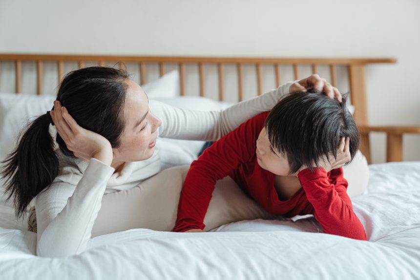 Anak paham tapi sedikit bicara saat berinteraksi bersama ibu