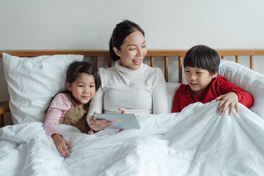 Obrolan sebelum tidur untuk mendukung perkembangan bahasa anak