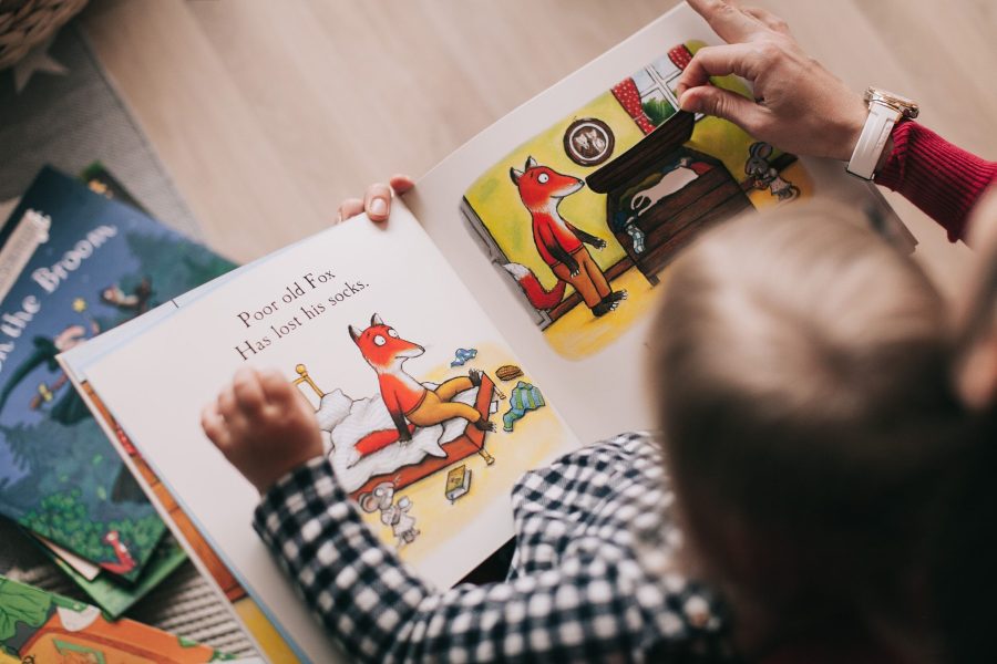 Tahapan membaca buku interaktif dengan anak melalui gambar pertanyaan dan respons
